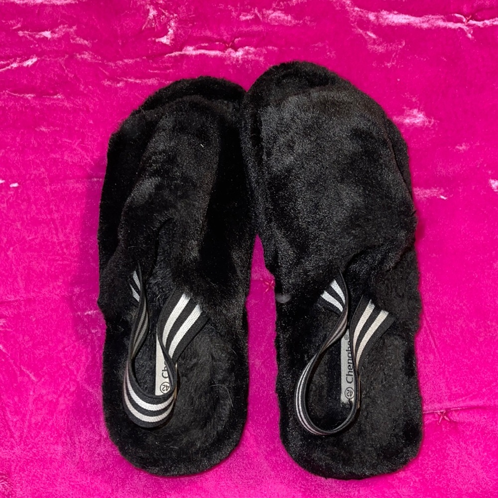 House shoes from amazon similar to Ugh Fluff Yeah